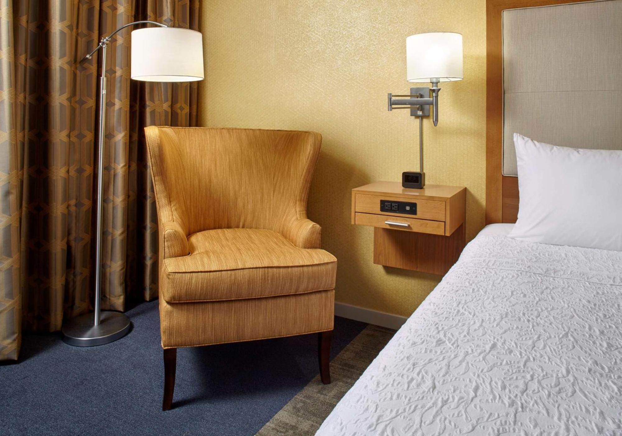 Hampton Inn & Suites Pittsburgh Airport South/Settlers Ridge Robinson Township Exterior foto